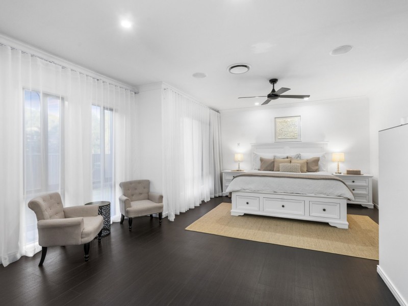 37 Carmarthen Circuit, Pacific Pines QLD 4211