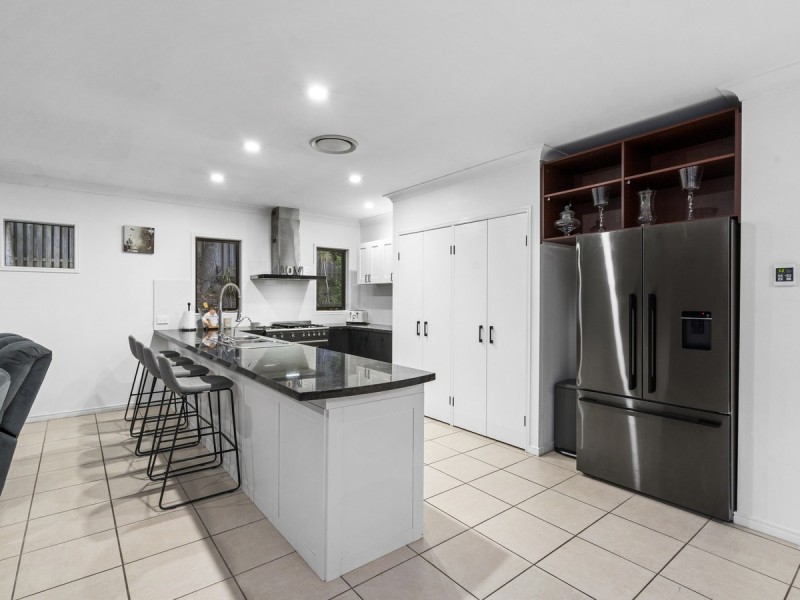37 Carmarthen Circuit, Pacific Pines QLD 4211