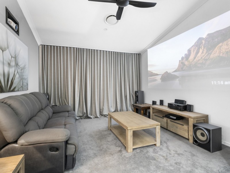 37 Carmarthen Circuit, Pacific Pines QLD 4211