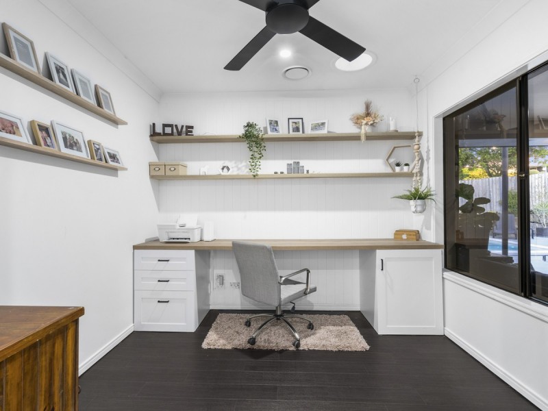 37 Carmarthen Circuit, Pacific Pines QLD 4211