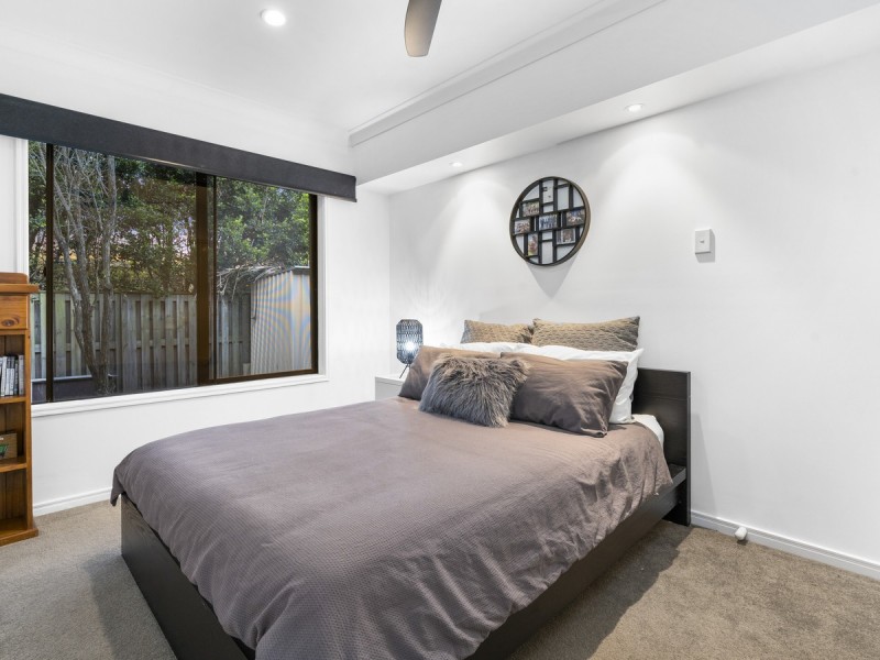 37 Carmarthen Circuit, Pacific Pines QLD 4211