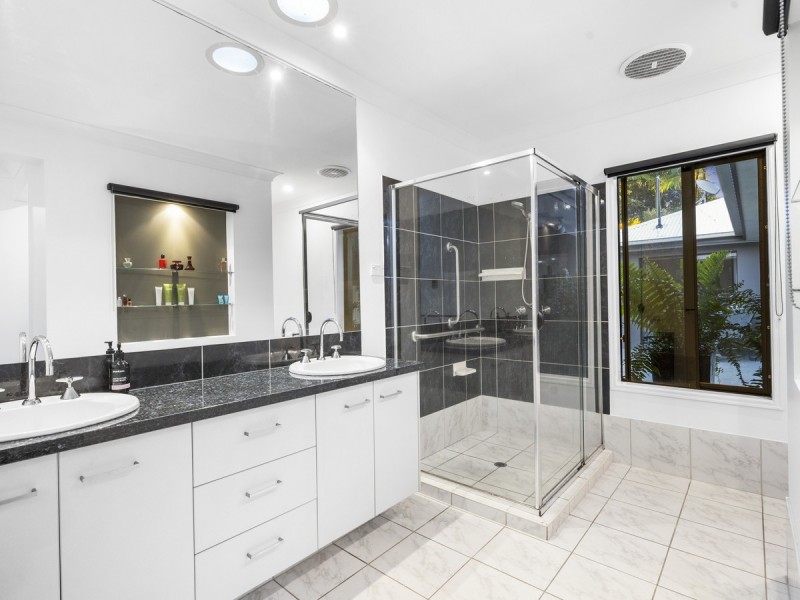 37 Carmarthen Circuit, Pacific Pines QLD 4211