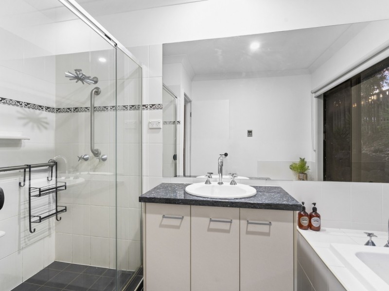 37 Carmarthen Circuit, Pacific Pines QLD 4211