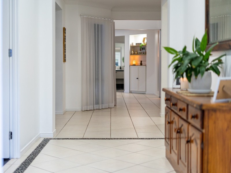 37 Carmarthen Circuit, Pacific Pines QLD 4211
