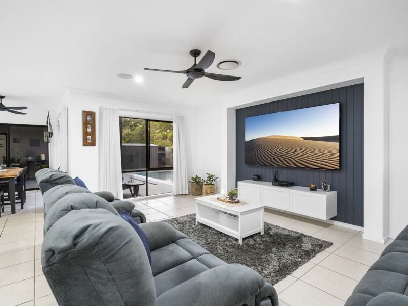 37 Carmarthen Circuit, Pacific Pines QLD 4211
