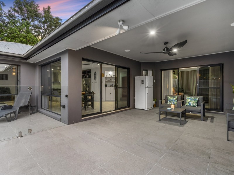 37 Carmarthen Circuit, Pacific Pines QLD 4211