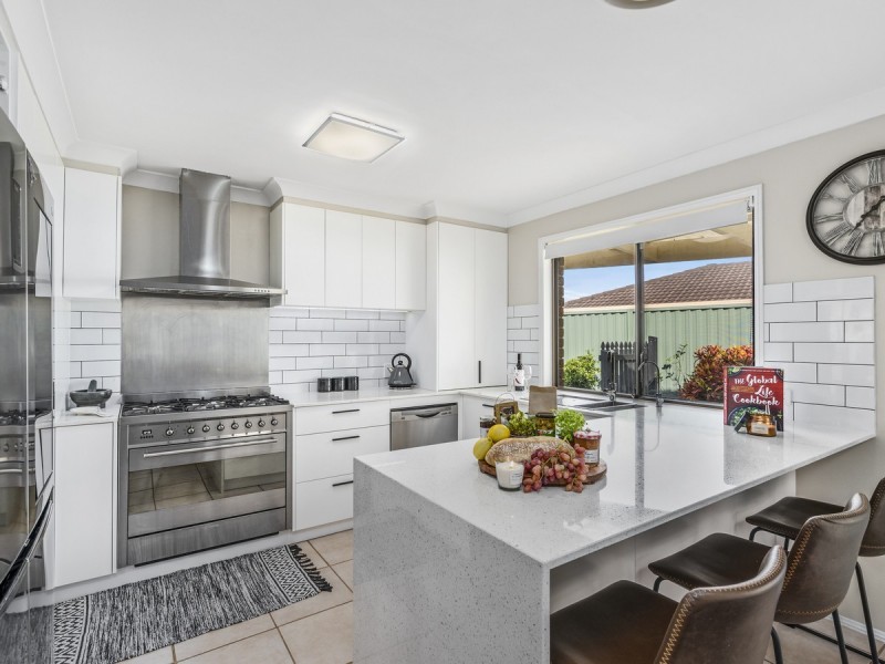 2 Western Way, Oxenford QLD 4210