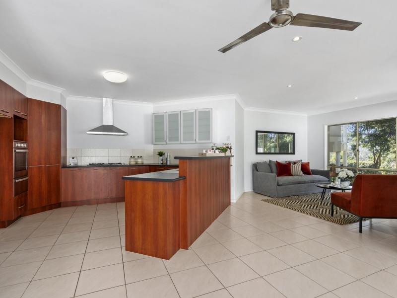 9 Maloney Crescent, Maudsland QLD 4210