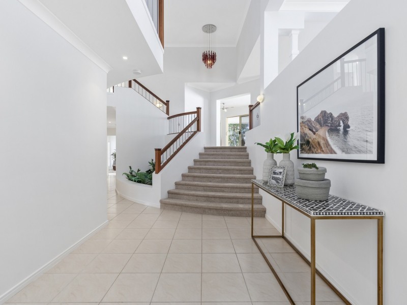 9 Maloney Crescent, Maudsland QLD 4210