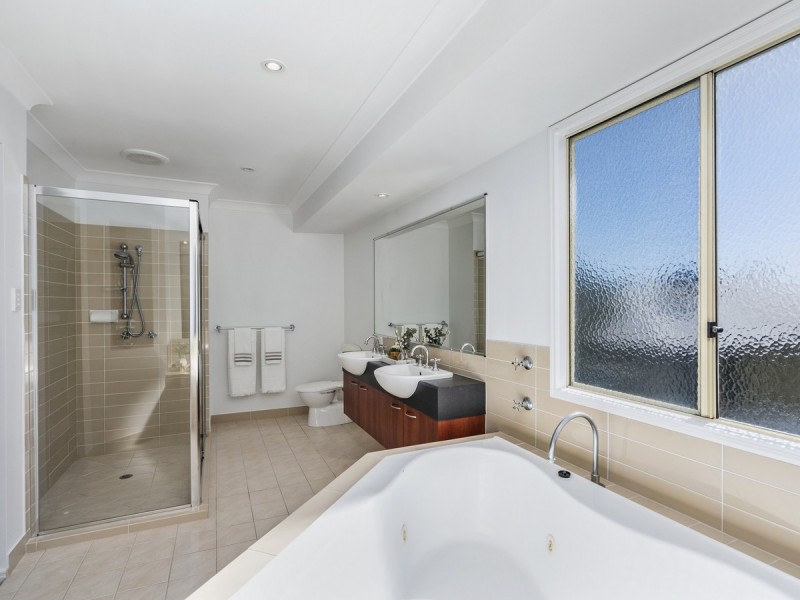 9 Maloney Crescent, Maudsland QLD 4210