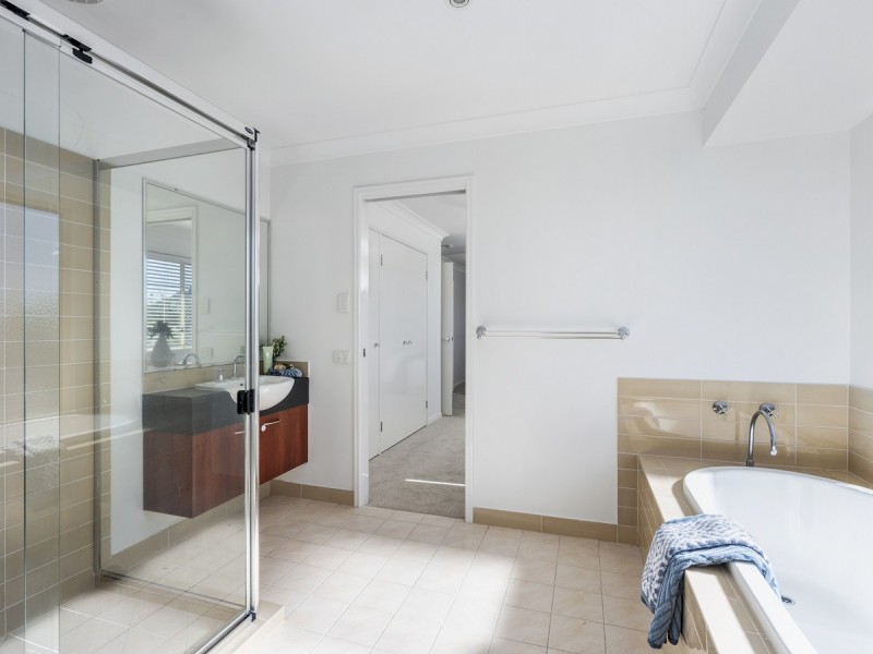 9 Maloney Crescent, Maudsland QLD 4210