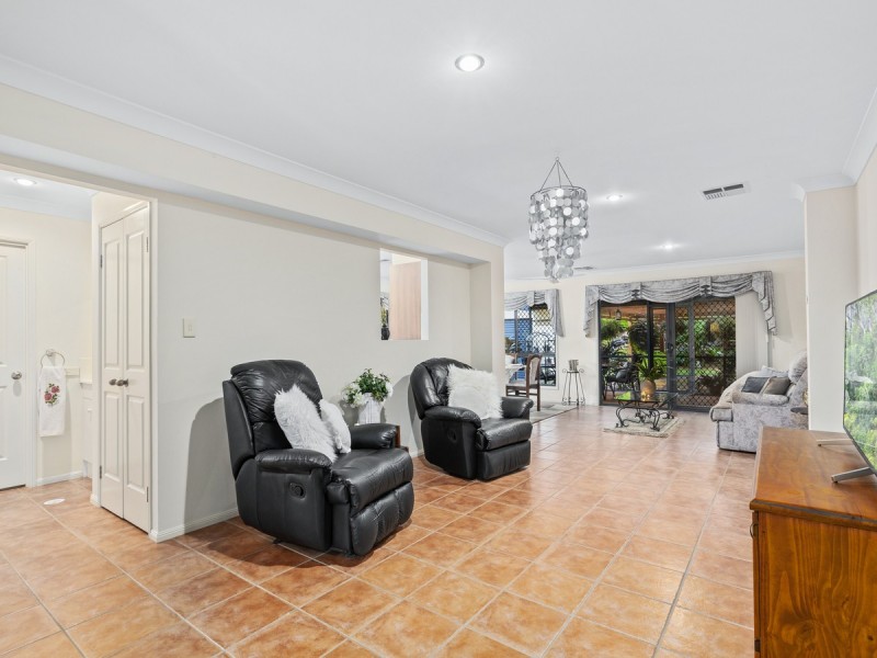 1/77 Victoria Drive, Pacific Pines QLD 4211