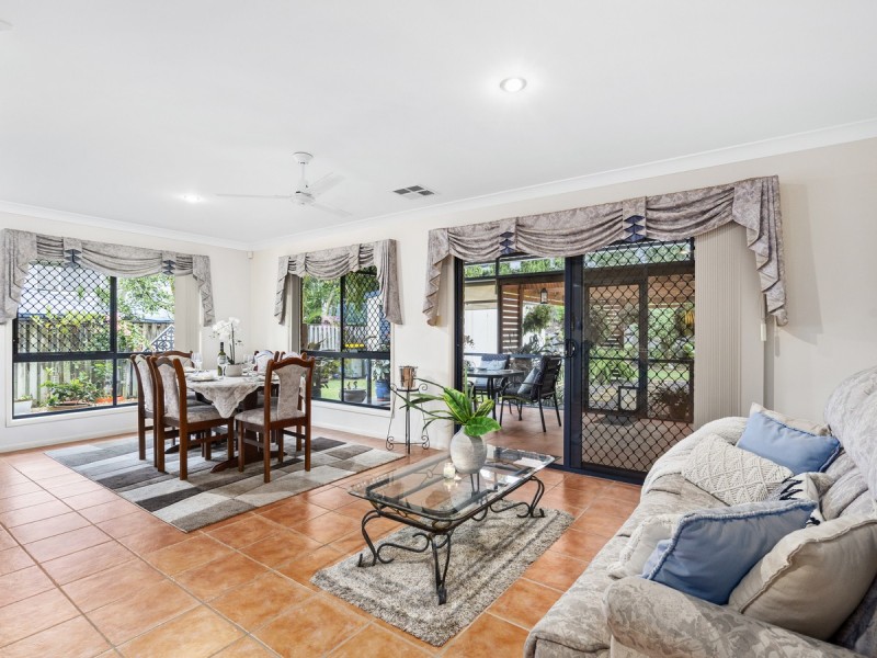 1/77 Victoria Drive, Pacific Pines QLD 4211