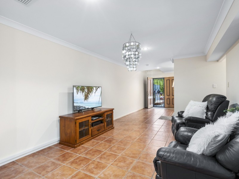 1/77 Victoria Drive, Pacific Pines QLD 4211