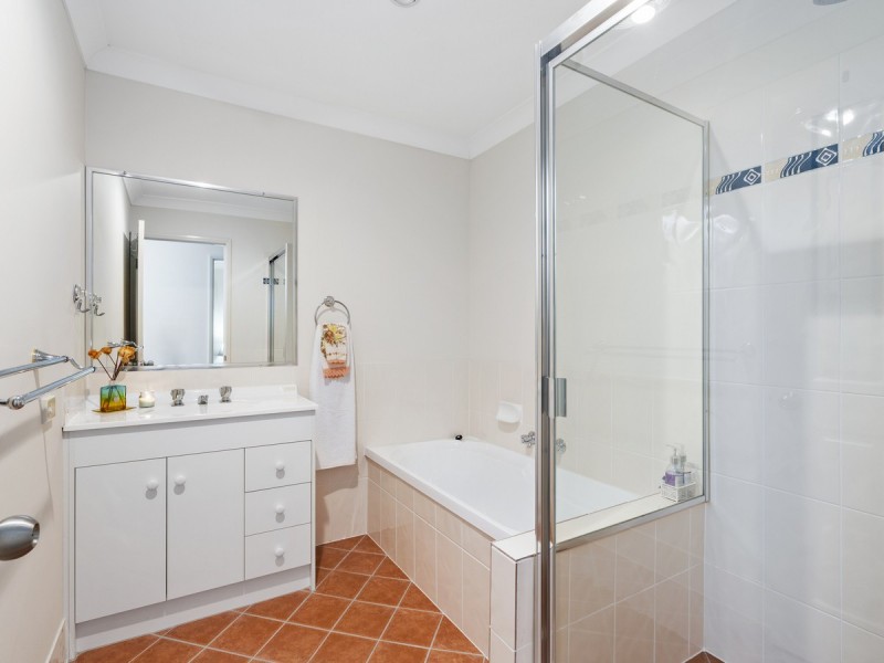 1/77 Victoria Drive, Pacific Pines QLD 4211