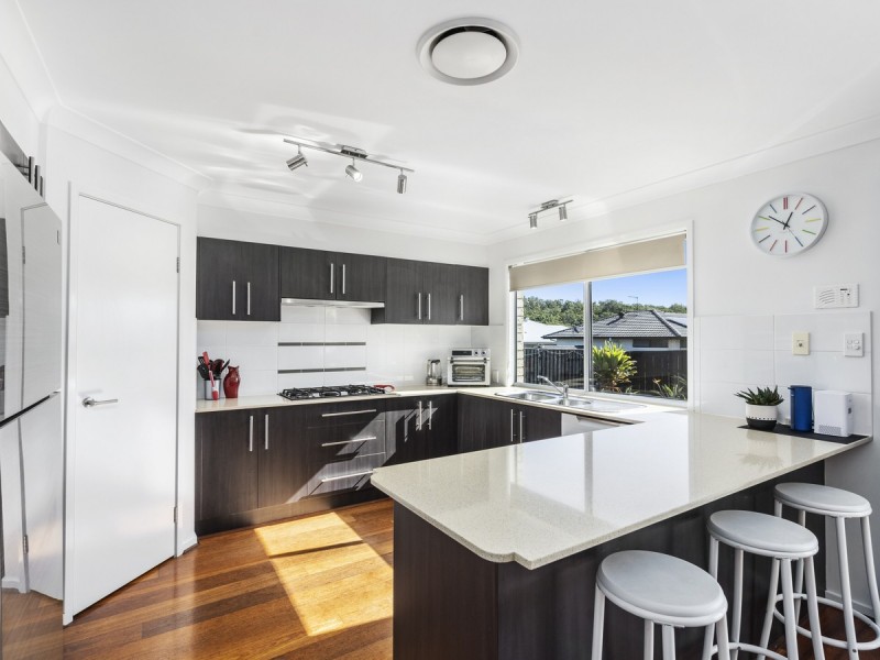 92 Wunburra Circle, Pacific Pines QLD 4211