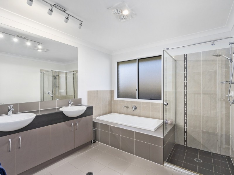 92 Wunburra Circle, Pacific Pines QLD 4211