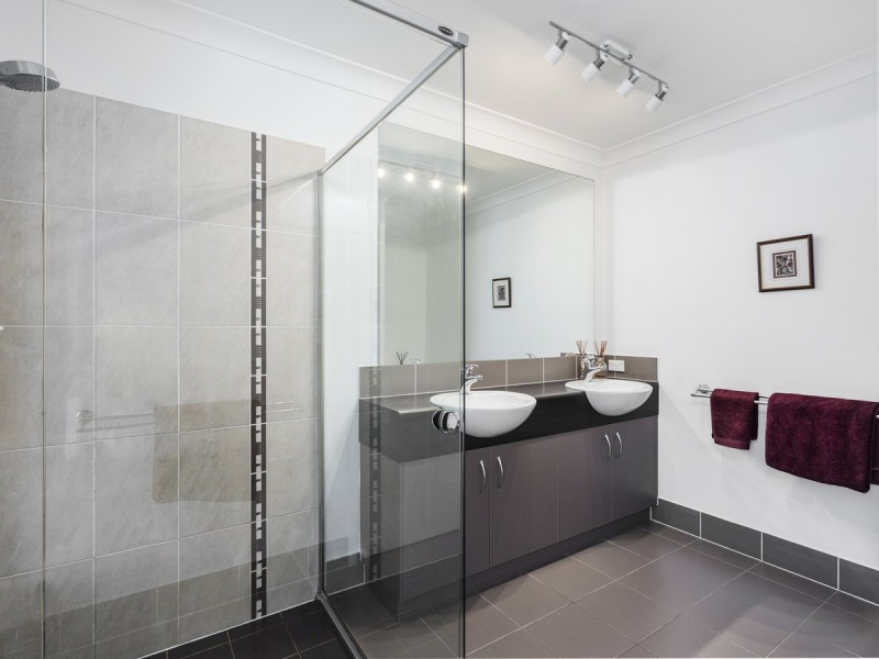 92 Wunburra Circle, Pacific Pines QLD 4211