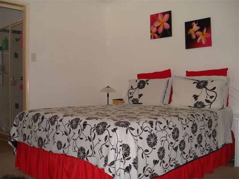 17 Silverpine Crescent, Oxenford QLD 4210