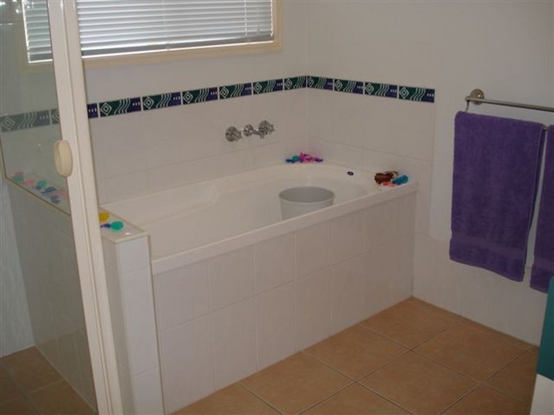 17 Silverpine Crescent, Oxenford QLD 4210