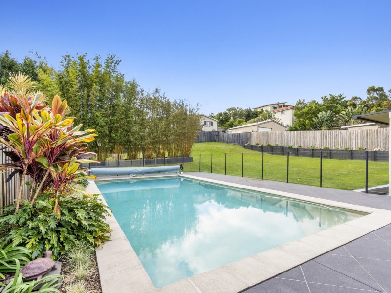 32 Hawkesbury Avenue, Pacific Pines QLD 4211