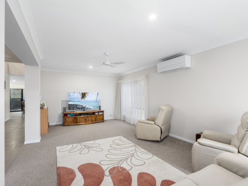 32 Hawkesbury Avenue, Pacific Pines QLD 4211