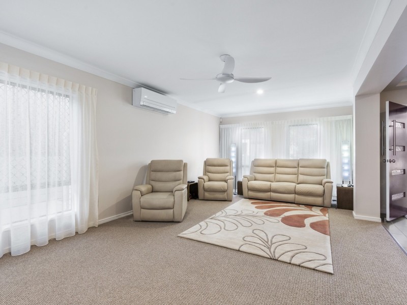 32 Hawkesbury Avenue, Pacific Pines QLD 4211