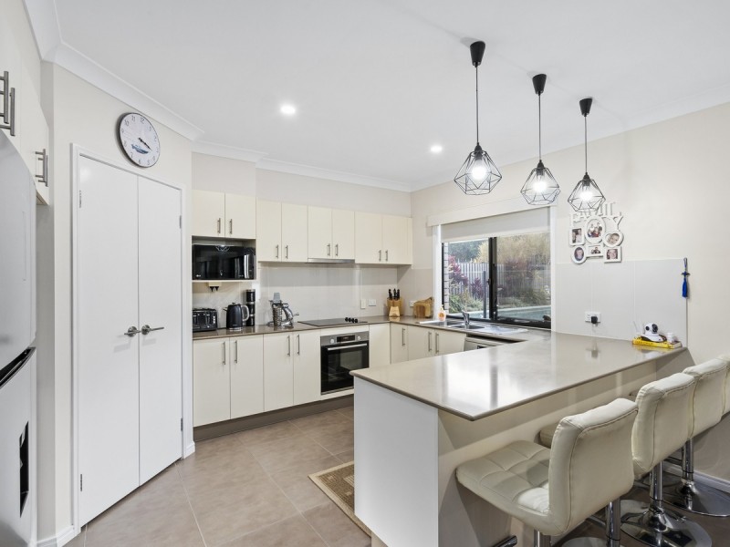 32 Hawkesbury Avenue, Pacific Pines QLD 4211