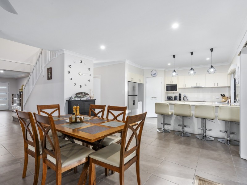 32 Hawkesbury Avenue, Pacific Pines QLD 4211