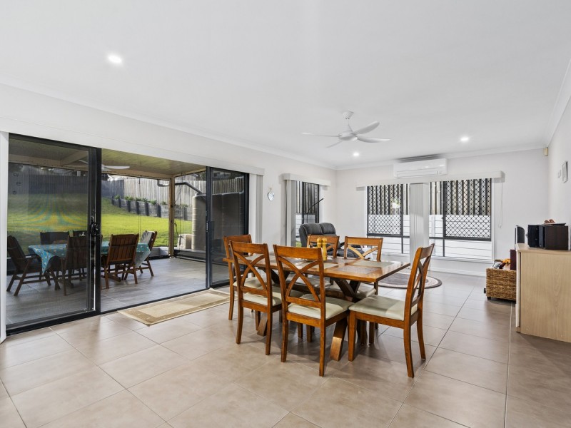 32 Hawkesbury Avenue, Pacific Pines QLD 4211