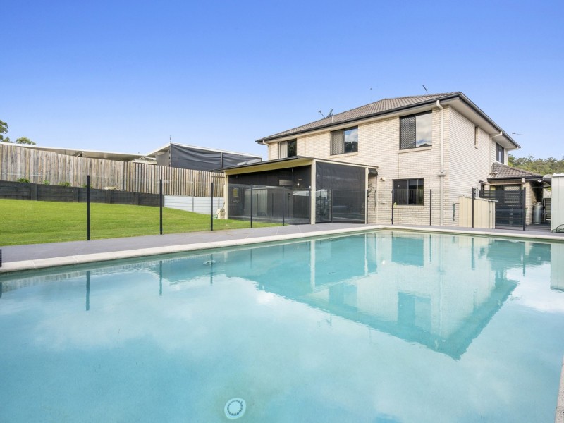 32 Hawkesbury Avenue, Pacific Pines QLD 4211