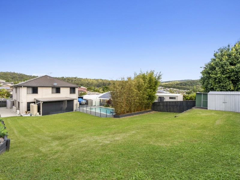 32 Hawkesbury Avenue, Pacific Pines QLD 4211