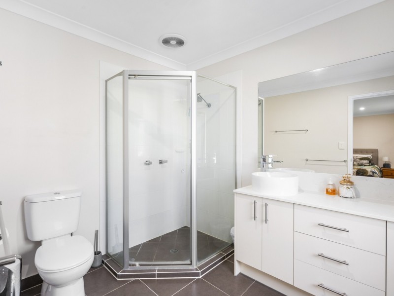 32 Hawkesbury Avenue, Pacific Pines QLD 4211