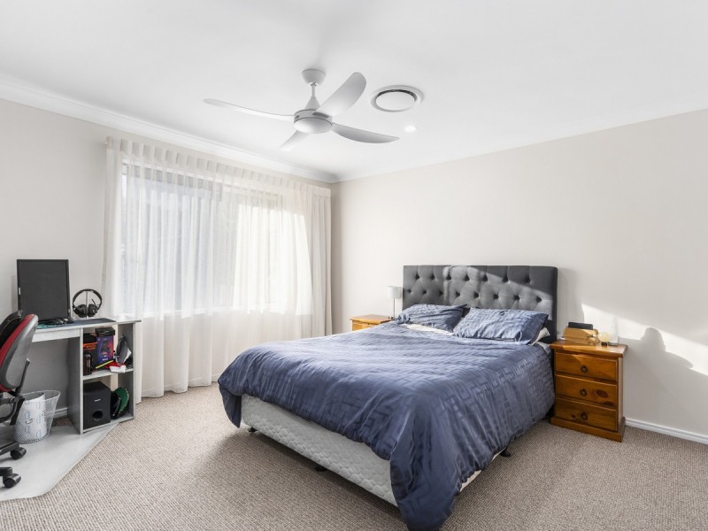 32 Hawkesbury Avenue, Pacific Pines QLD 4211