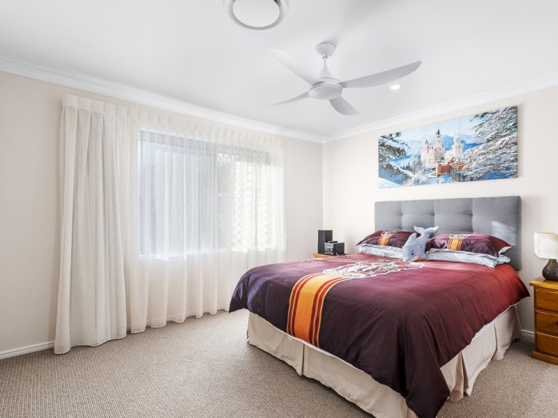 32 Hawkesbury Avenue, Pacific Pines QLD 4211