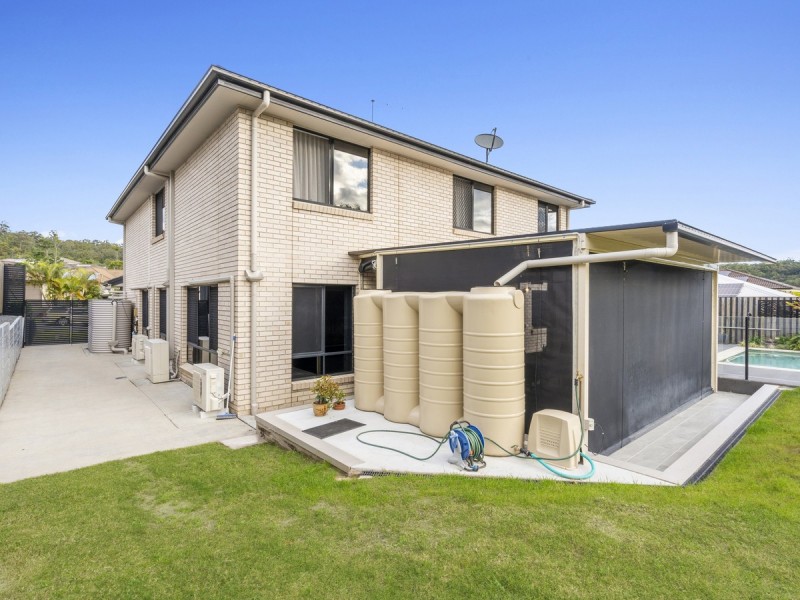 32 Hawkesbury Avenue, Pacific Pines QLD 4211