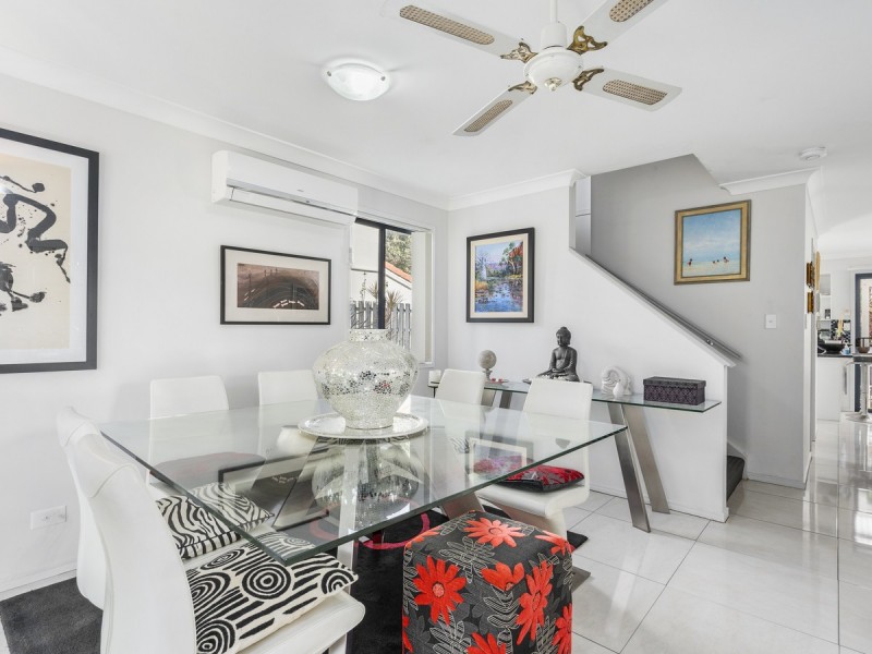 34/2 Studio Drive, Pacific Pines QLD 4211