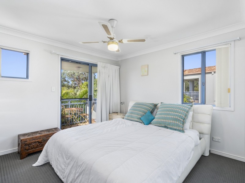 34/2 Studio Drive, Pacific Pines QLD 4211