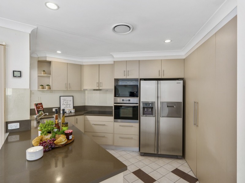 48 Clubhouse Drive, Arundel QLD 4214