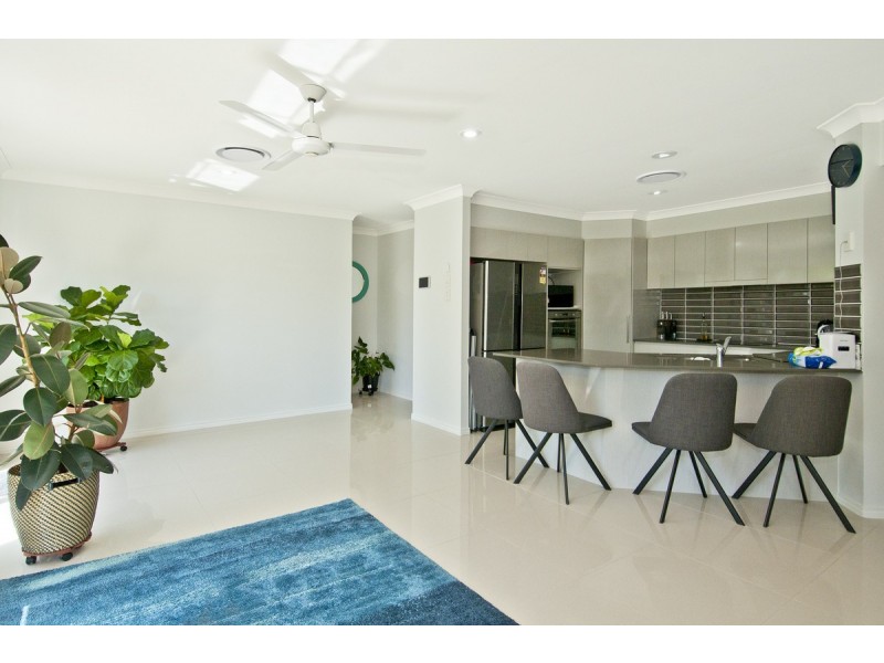 33 Murchison Street, Pacific Pines QLD 4211