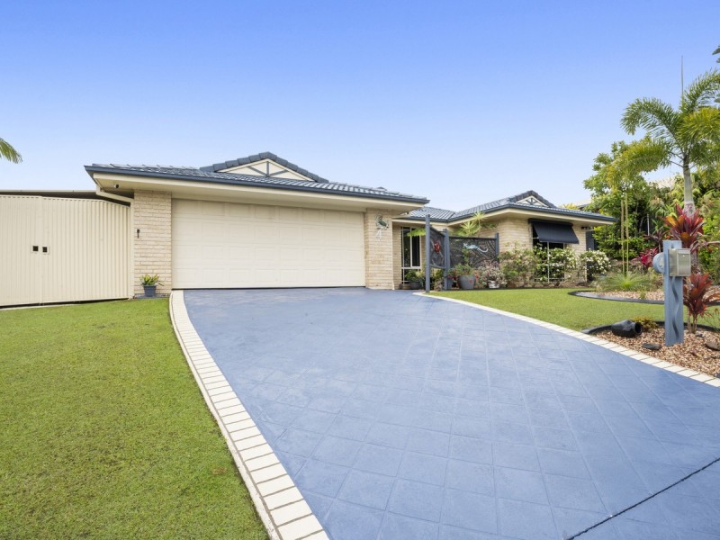 4 Kingman Court, Pacific Pines QLD 4211