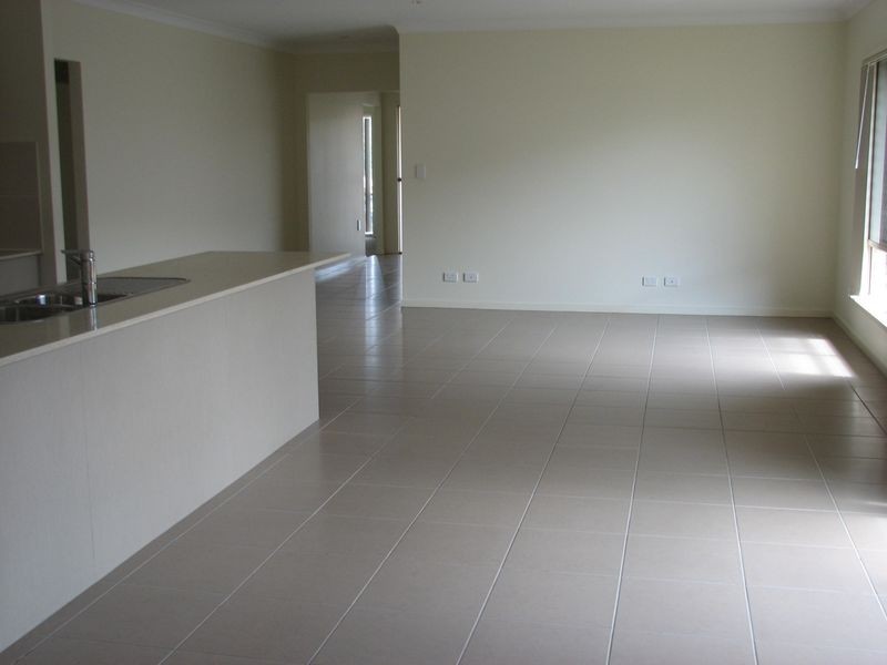 6 Kadie Place, Pacific Pines QLD 4211