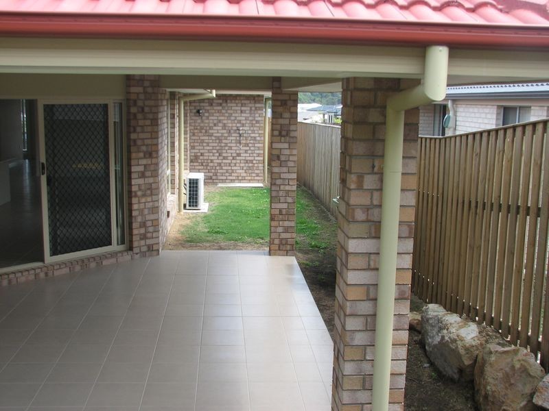 6 Kadie Place, Pacific Pines QLD 4211