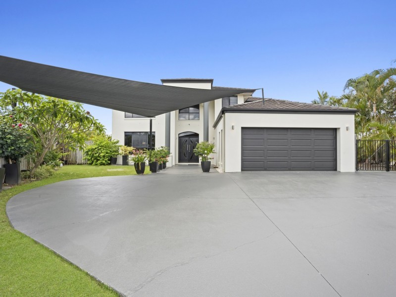 7 Colong Court, Pacific Pines QLD 4211