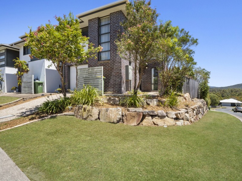 4/8 Rise Circuit, Pacific Pines QLD 4211