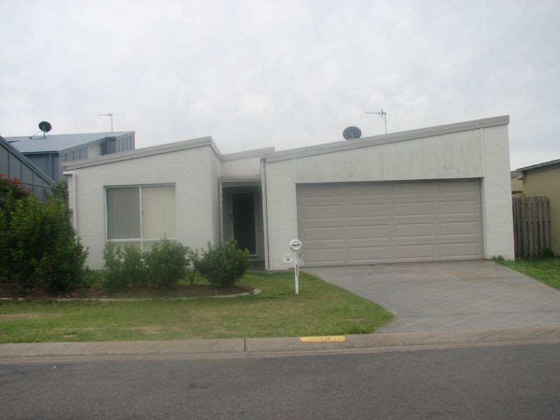 19 Norfolk Drive, Pacific Pines QLD 4211