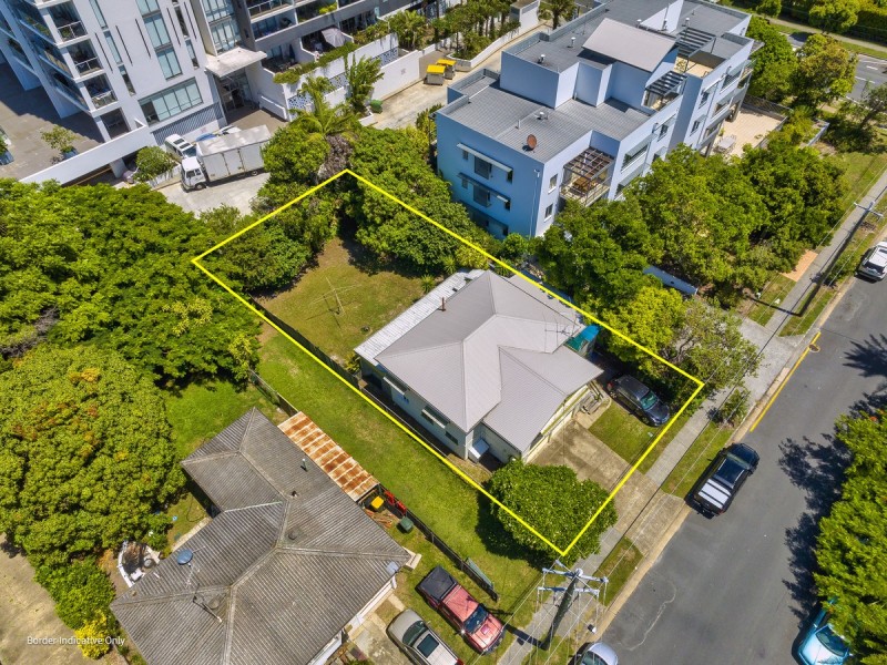 16 Parker Street, Labrador QLD 4215