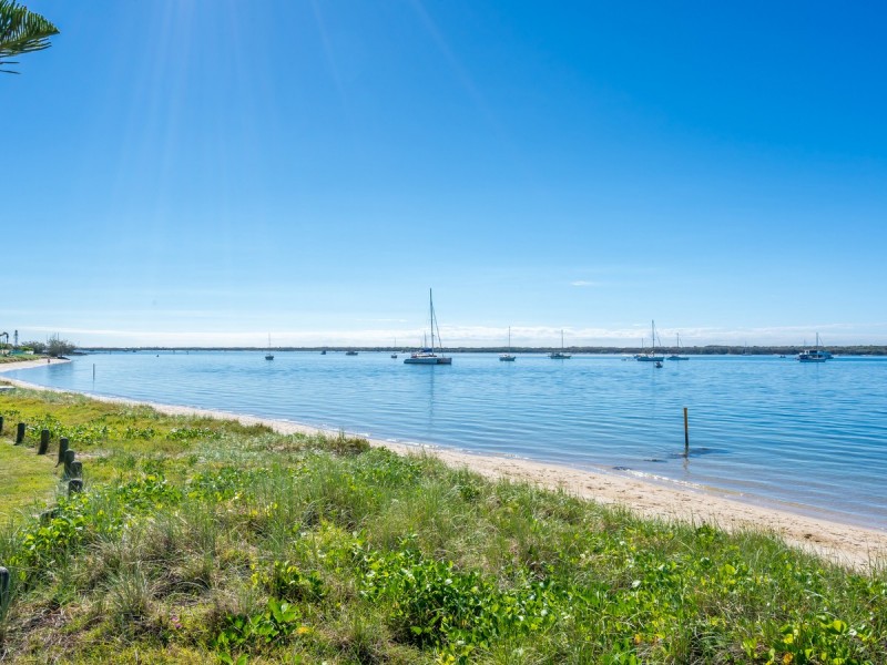 16 Parker Street, Labrador QLD 4215
