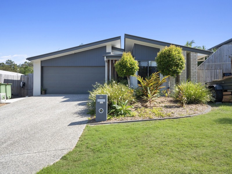 44 Hoop Pine Circuit, Maudsland QLD 4210