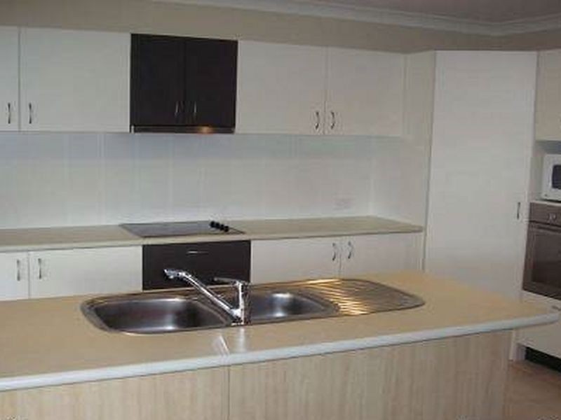 16 Norfolk Drive, Pacific Pines QLD 4211